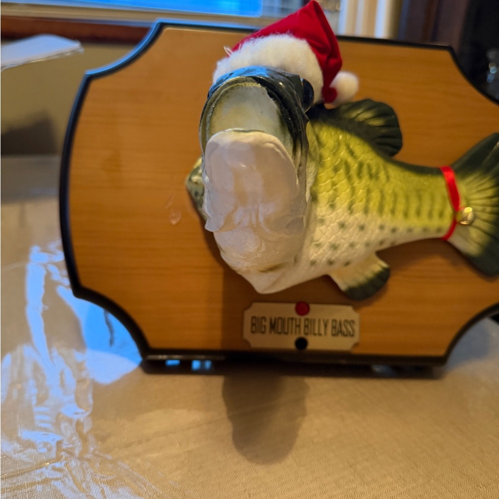 Big mouth Billy bass Singing Fish with Santa Hat - Picture 5 of 12